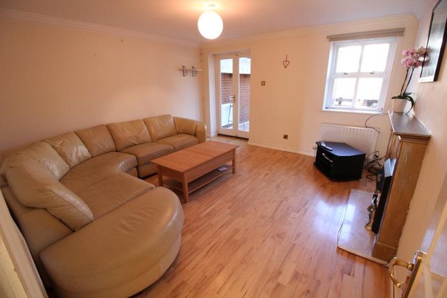 18, Vale Farm Road, Woking photo 3