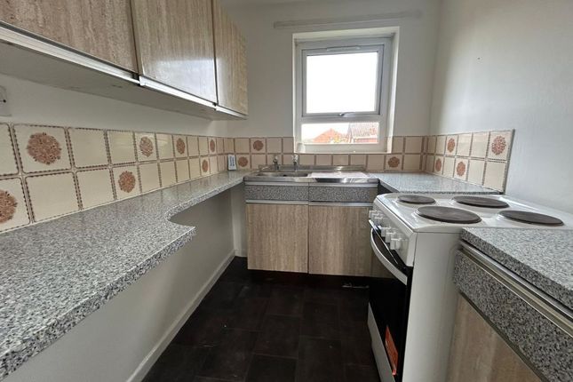 17, Longhurst Close, Leicester photo 3