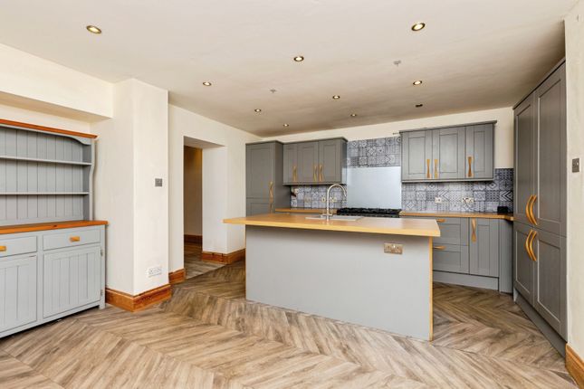 24, Causeway Street, Carmarthenshire photo 4