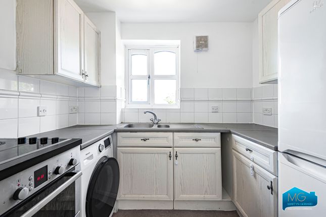 Thumbnail Flat to rent in Simms Gardens, East Finchley, London