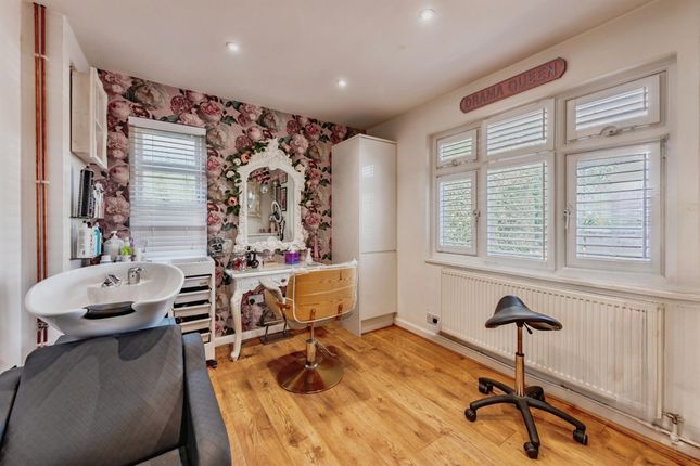 Hill Cottage, Copthorne Bank, Crawley photo 4