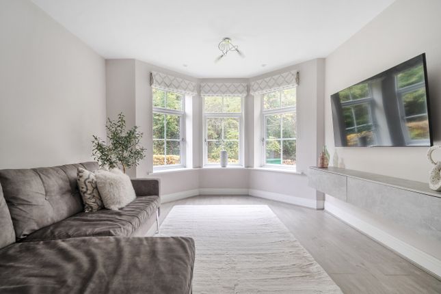 2 Amber Lodge,, Croft Road, Surrey photo 3