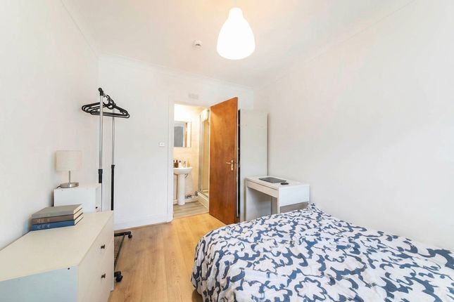 17a Love Lane, Pinner photo 4