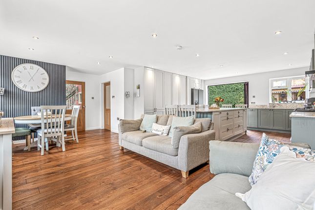 8, Fishponds Close, Glenfield photo 4
