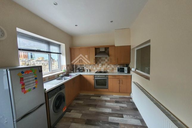 415, Lees Hall Road, Dewsbury photo 3