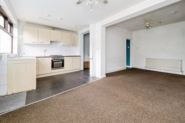 83, South End Road, Rainham photo 4