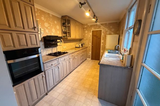 35, Milton Road, Egham photo 4