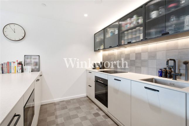 Flat for sale in Lawrence Road, London