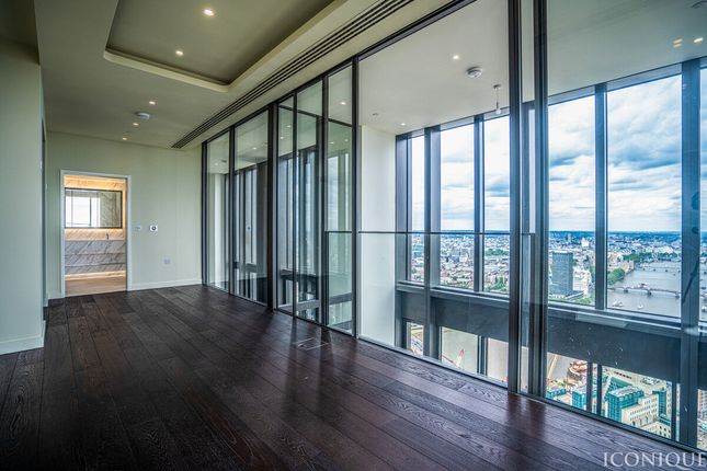 Penthouse for sale in Bondway, London, 1