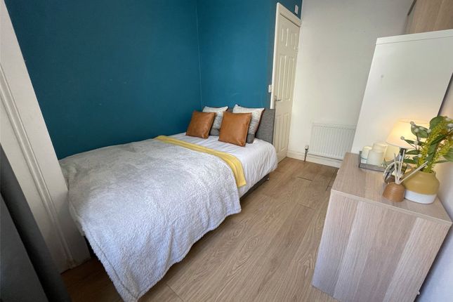Room to rent in Fenton Road, Lockwood, Huddersfield
