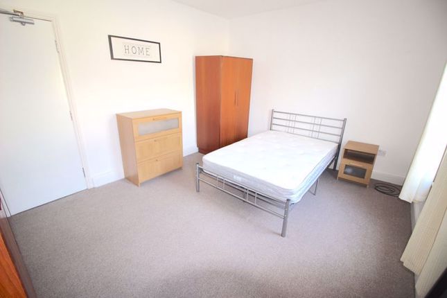 80, Radnor Street, Swindon photo 5
