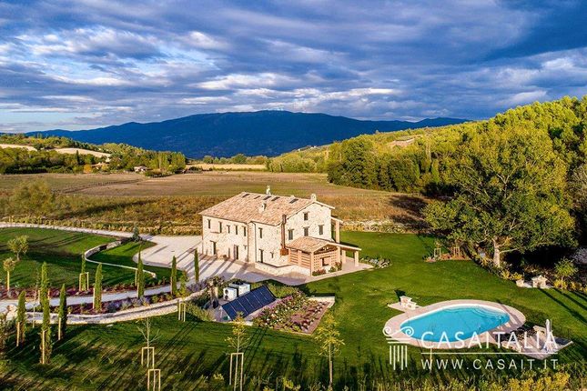 Villa for sale in Castel Ritaldi, Umbria, Italy