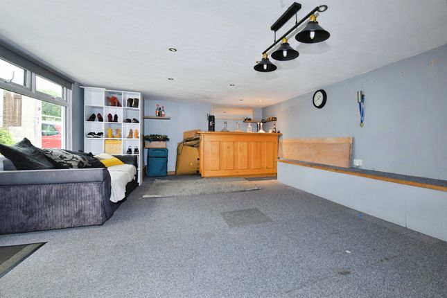 62, Warfelton Crescent, Saltash photo 3