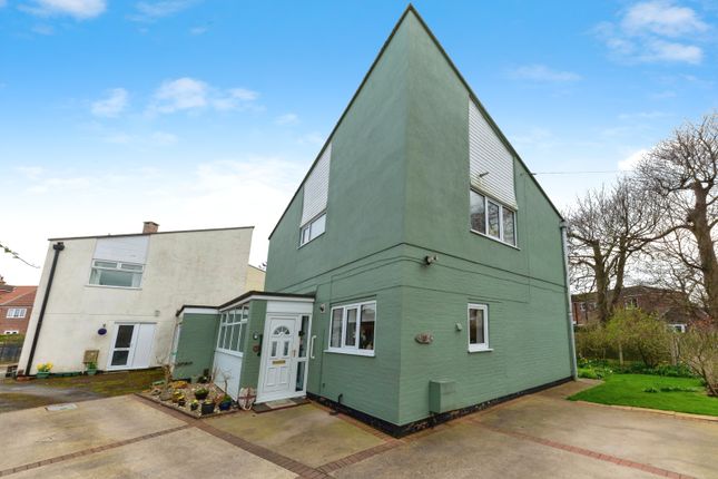 Link-detached house for sale in Laurels Close, Habrough, Immingham, Lincolnshire