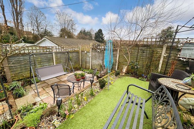 Mobile/park home for sale in Lower Road, East Farleigh, Maidstone, Kent