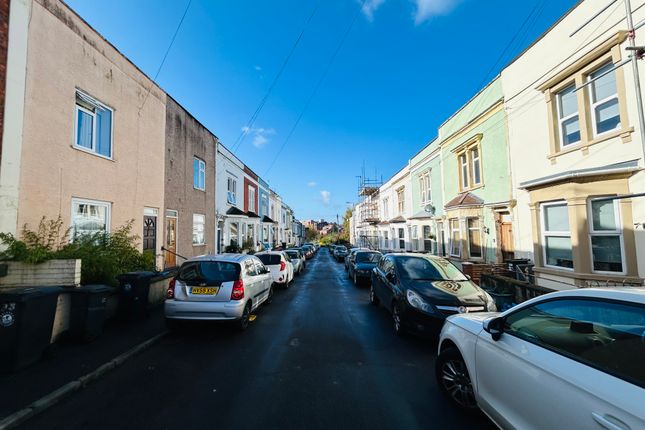 4-bed house on 21, BRISTOL, £2,800/mo