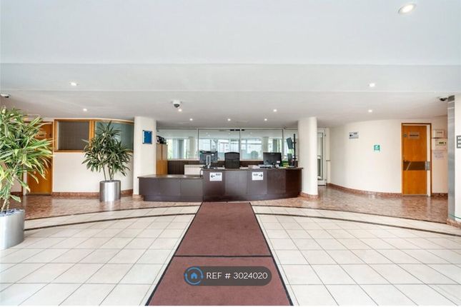 Flat A, Regent Court North Bank, London photo 3
