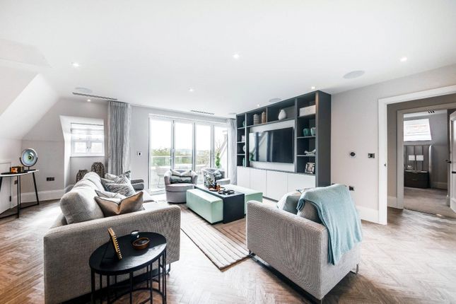 Flat 5, Penthouse, 1489, High Road, London photo 2
