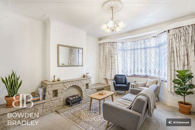 4 Clinton Crescent, Hainault photo 2