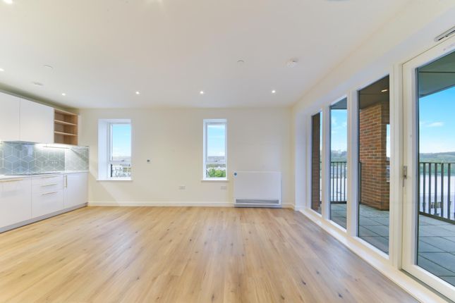 Flat for sale in Blenheim Mansions, Alexandra Palace Gardens, London