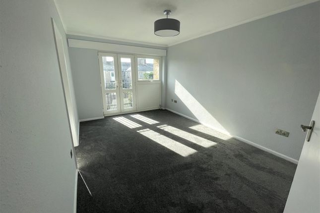 14, York Gardens, West Sussex photo 2