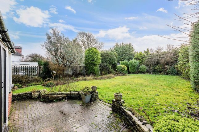 18, Fiddicroft Avenue, Banstead photo 2