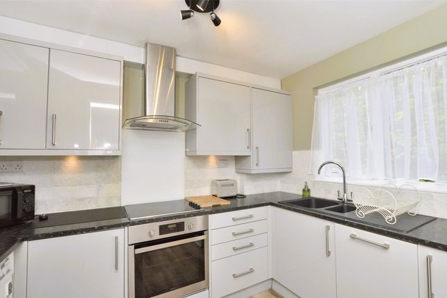 Flat 1, Altdam Farm, 62, Park View Road, Surrey photo 3