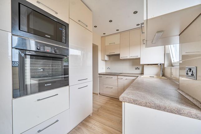 FLAT 10 ROSE COURT, Chesham, Chesham photo 4