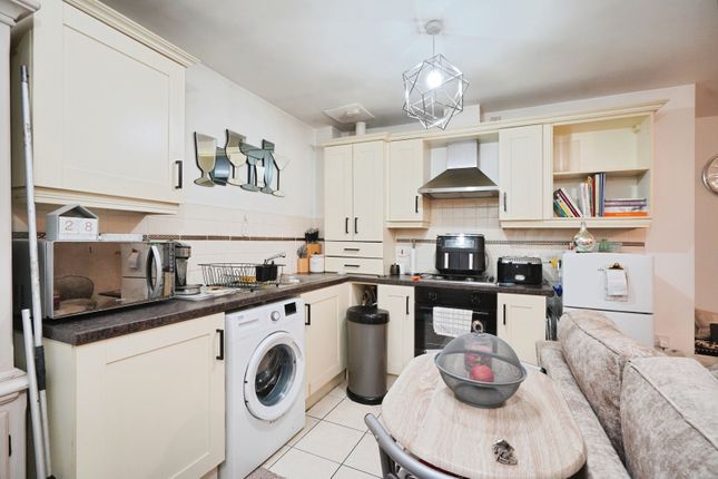 49, Caxton Court, Burton-on-Trent photo 3