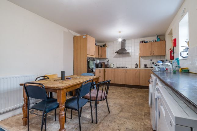 7 Bed - Manor House Road, Newcastle Upon Tyne, Tyne and Wear photo 5