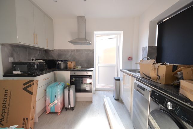 Studio 1, 8A, Elizabethan Close, Staines-upon-Thames photo 4