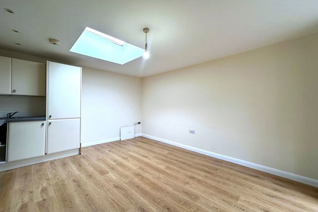 60b, Salisbury Road, London photo 4