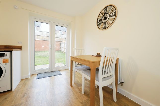 11, Clover Avenue, Kidderminster photo 3
