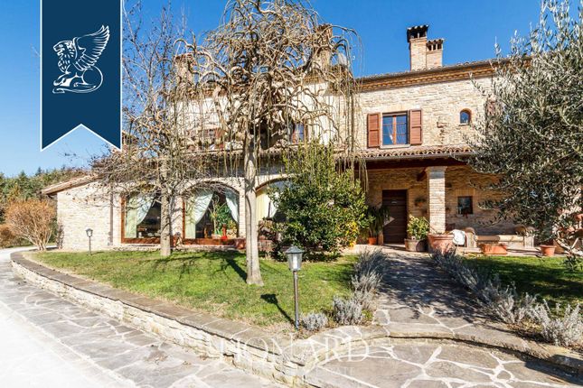 Villa for sale in Sant'angelo In Vado, Pesaro, Marche