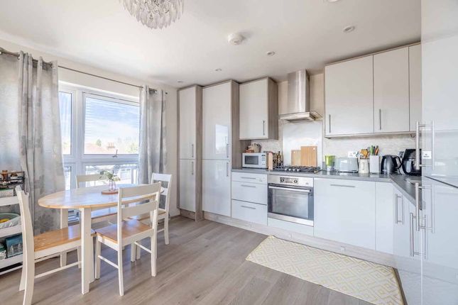 Trevenna, Windsor Road, Slough photo 3