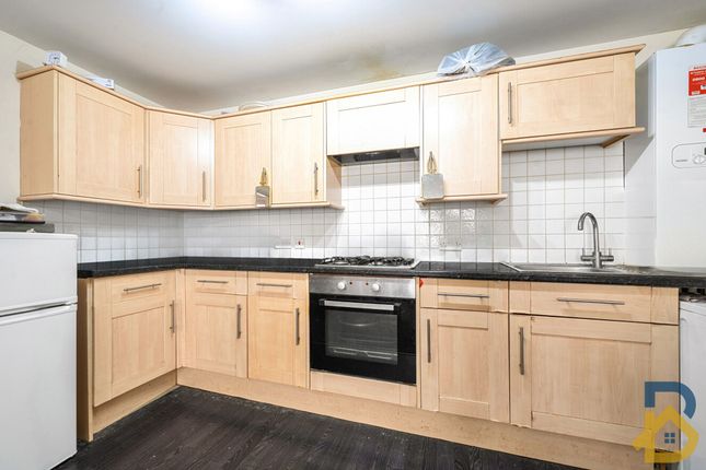 Flat 2, Ash Tree Court, Romford photo 2