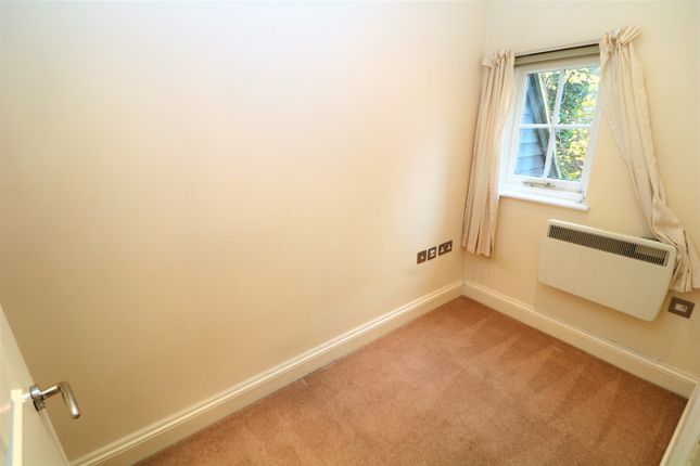 Flat 1 Lysander Court, 111 - 113 High Street, Dorking photo 4
