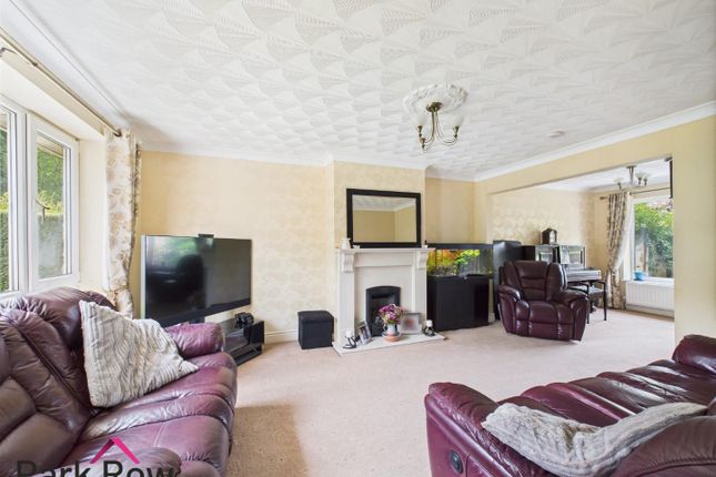 2, Byram Park Avenue, Knottingley photo 3