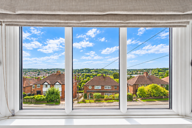 20 White Close, High Wycombe photo 3