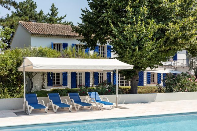 Property for sale in Sénas, Bouches-Du-Rhône, Provence-Alpes-Côte d`Azur, France