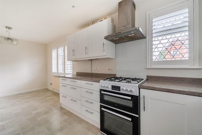 1, Medway Close, Wokingham photo 4