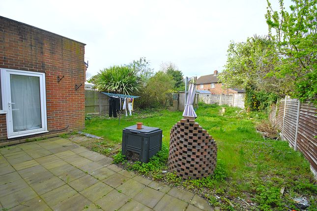 27, Hazel Avenue, Doncaster photo 2