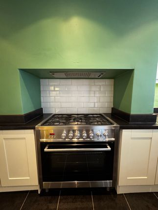31, Warrels Grove, Leeds photo 4