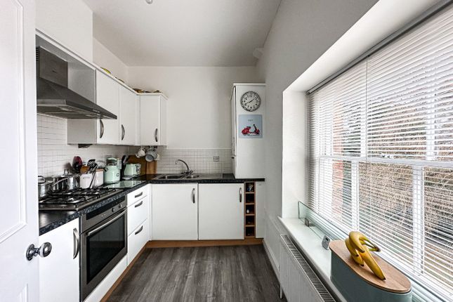 Flat 35, Annecy Court, Taunton photo 4