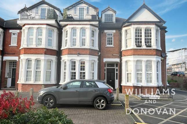 Thumbnail Flat to rent in Kilworth Avenue, Southend-On-Sea