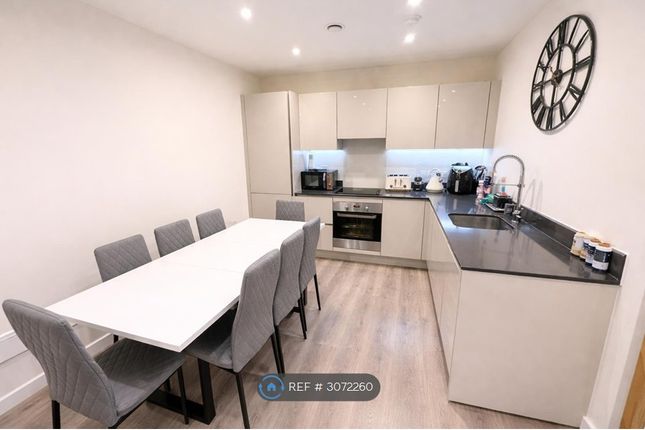 Flat, Yarrow Apartments Bittacy Hill, London photo 4