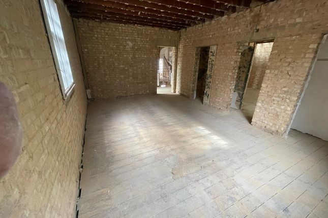 95 West Heath Road, London photo 2