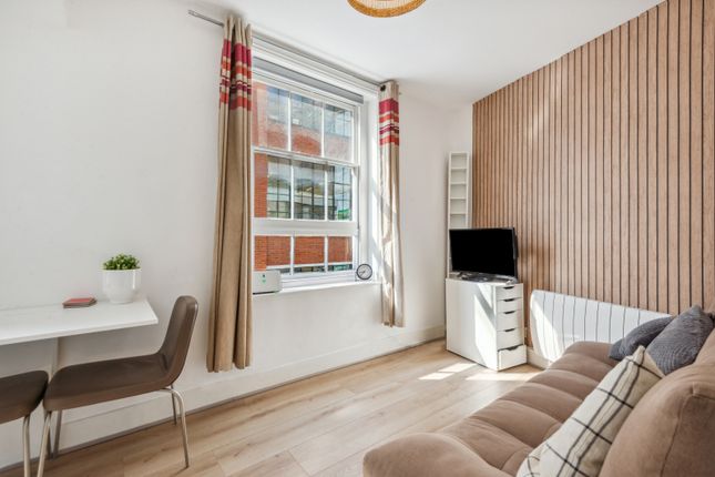 Flat to rent in Victoria Chambers, Paul Street