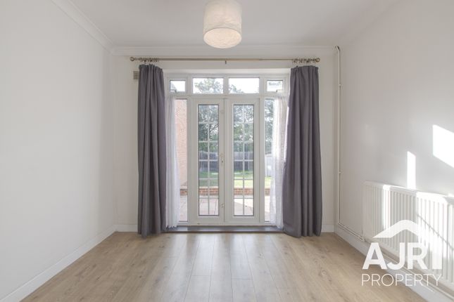 88 High Grove, Plumstead photo 4