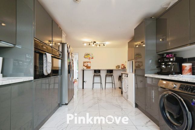 5, Spring Lane, Cwmbran photo 4